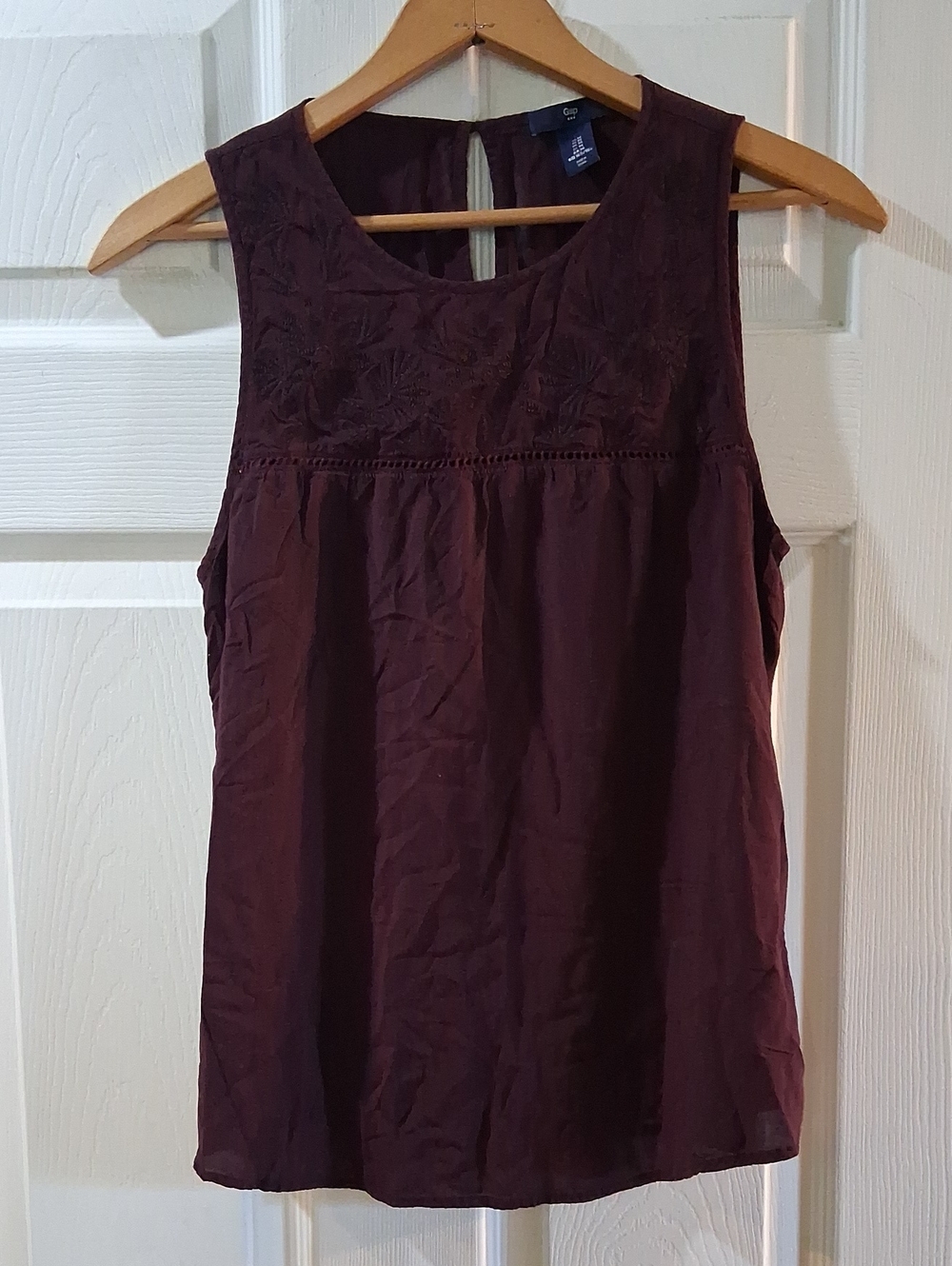 GAP Embroidered Sleeveless Camisole - Burgundy